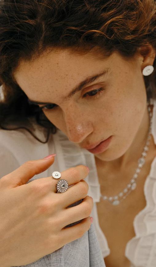 Daisy Whisper Enamel Bloom Ring